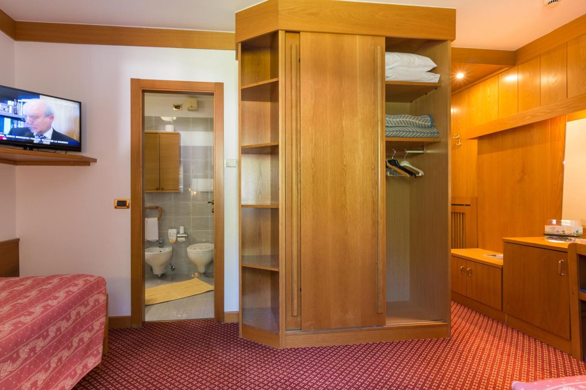 Hotel Bellavista ปินโซโล ภายนอก รูปภาพ