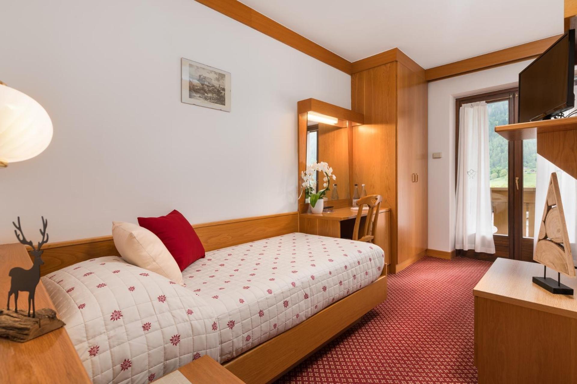 Hotel Bellavista ปินโซโล ภายนอก รูปภาพ