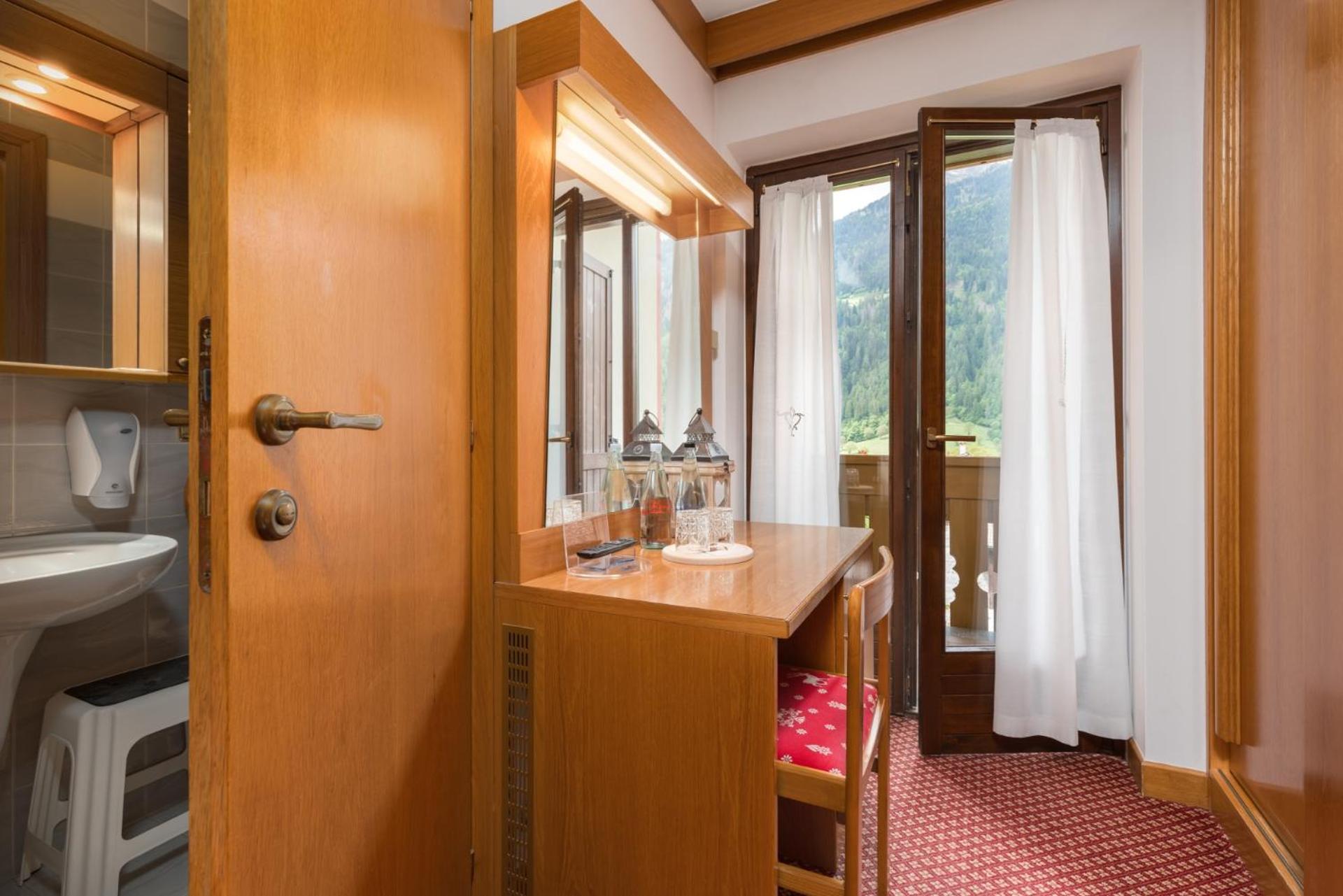 Hotel Bellavista ปินโซโล ภายนอก รูปภาพ