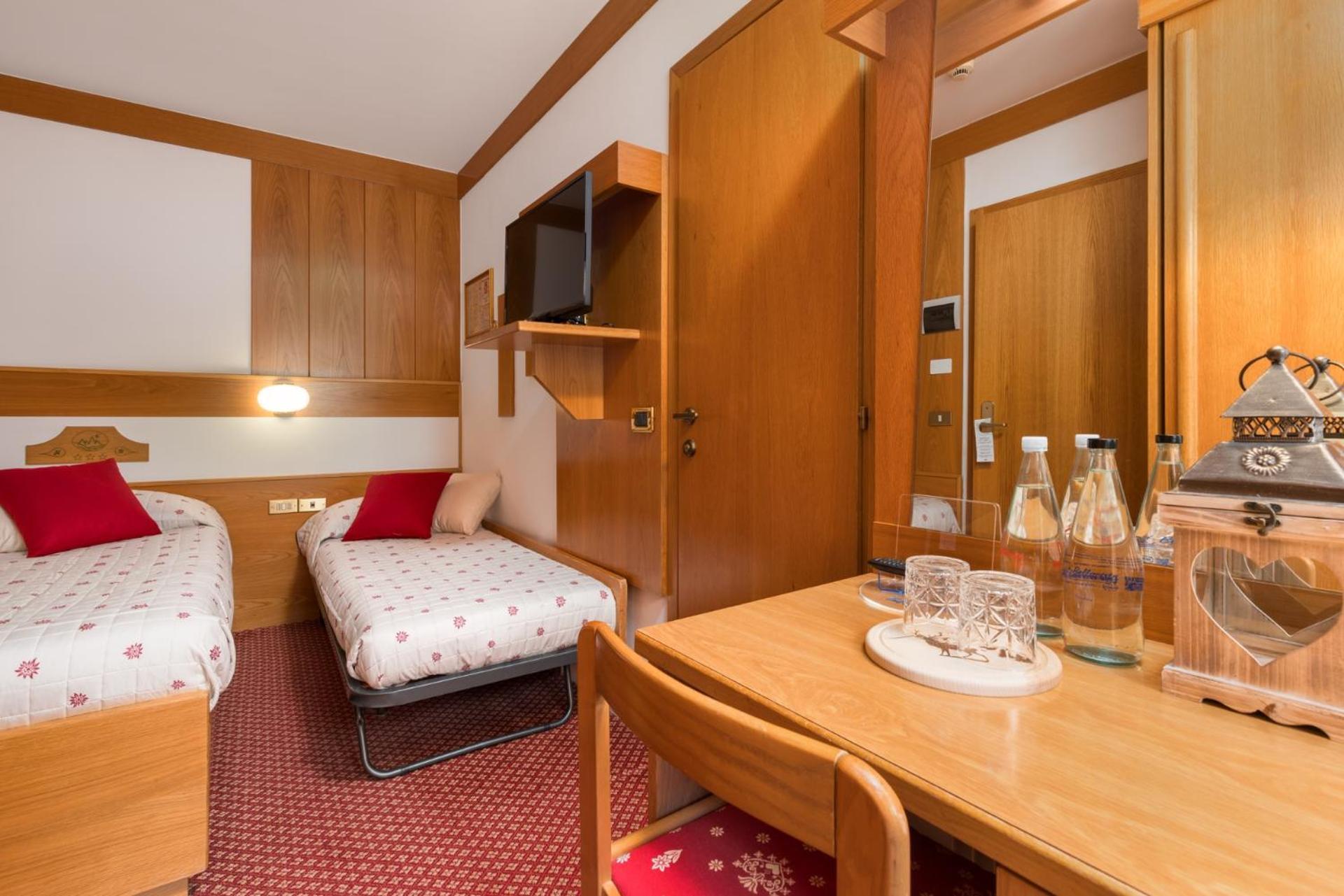 Hotel Bellavista ปินโซโล ภายนอก รูปภาพ